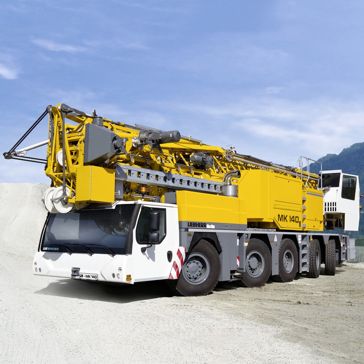 Samojezdny żuraw wieżowy Liebherr MK 140 plus